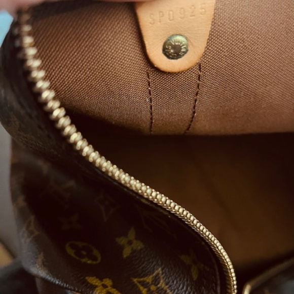 Louis Vuitton Monogram Canvas 50 Duffle - Picture 4 of 9